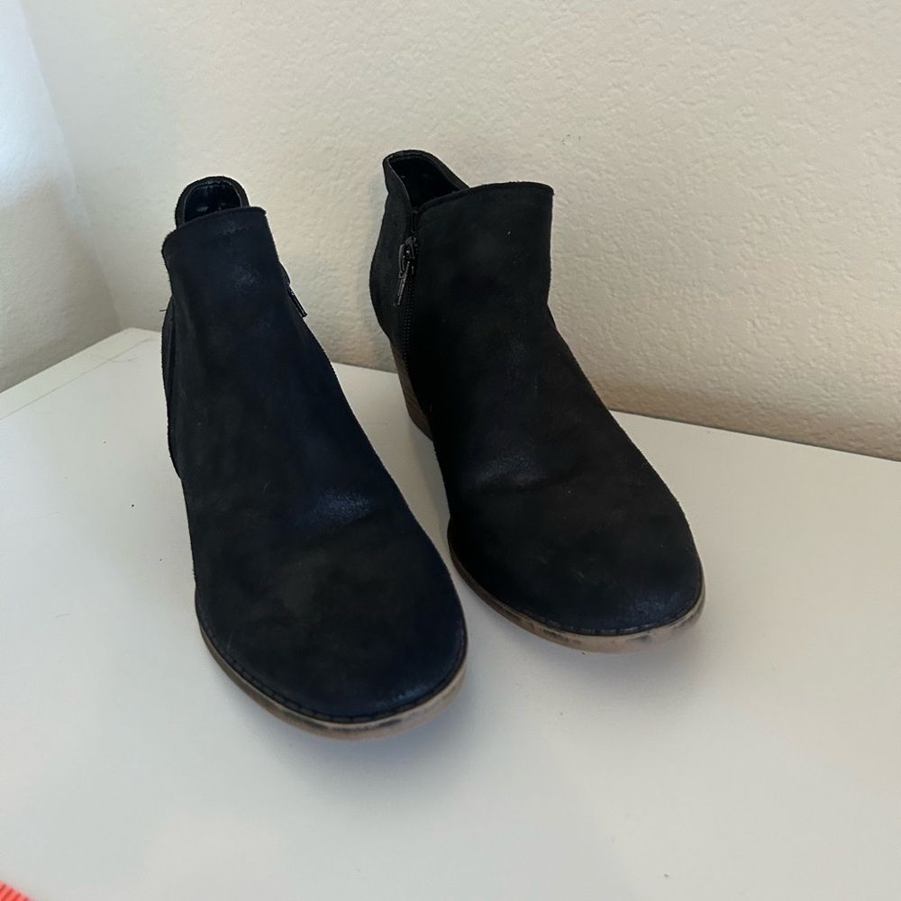 Fergalicious 8.5 ladies black leather upper ankle booties